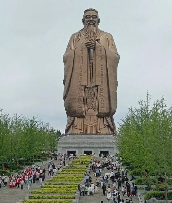 Statue representing Confucius and his philosophical legacy